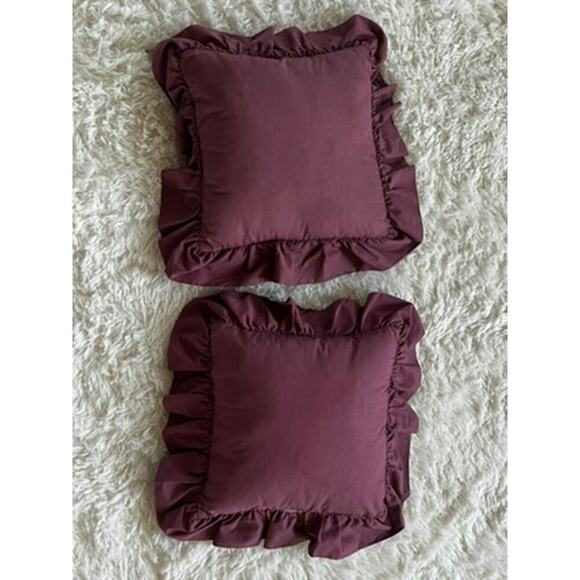 Bed Bath and Beyond out of stock dark pink pillows 12 x 12 EUC country cottage - Picture 1 of 6